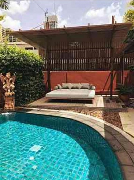 Fully furnished five star house for rent in the heart of Thonglor.